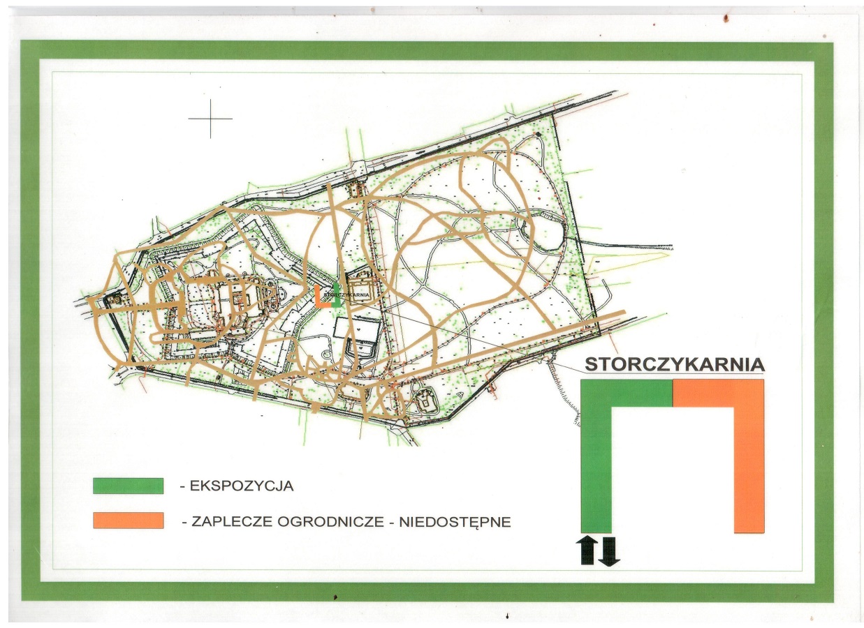 Plan zespołu zamkowo-parkowego w Łańcucie z zaznaczoną Storczykarnią. W Storczykarni zaznaczona zielonym kolorem część ekspozycyjna. Na pomarańczowo wyodrębniono zaplecze ogrodnicze, niedostępne dla turystów.