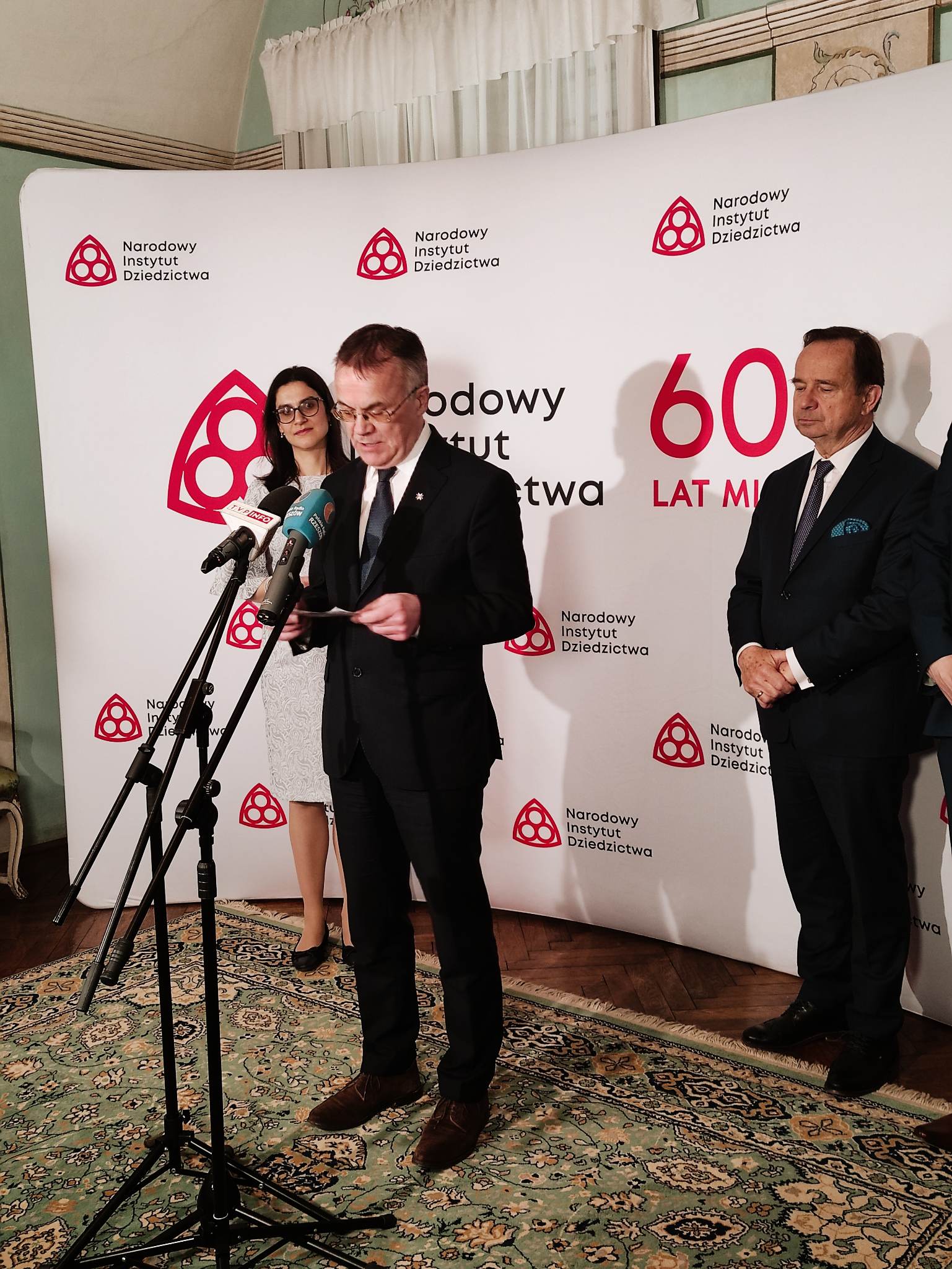 Konferencja prasowa - przemawia dr Jarosław Sellin – Sekretarz Stanu w Ministerstwie Kultury i Dziedzictwa Narodowego, Generalny Konserwator Zabytków 