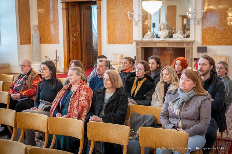 Sala Balowa, pracownicy MZŁ siedzący na widowni