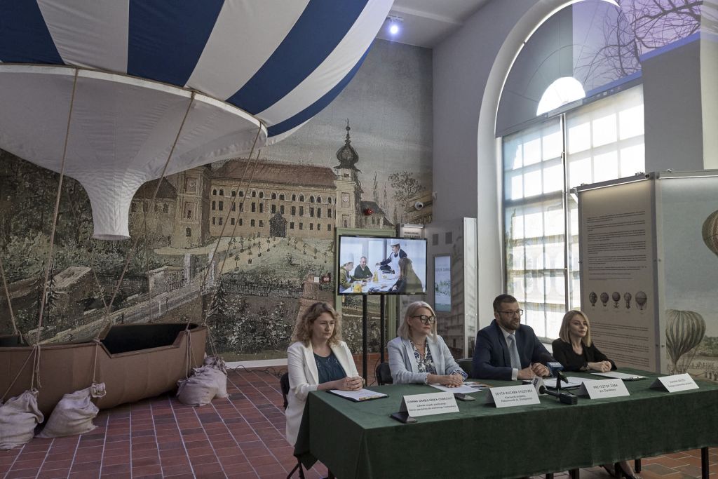  Uczestnicy konferencji z MZŁ: od lewej: Joanna Garbulińska-Charchut, Edyta Kucaba-Łyszczek, p.o. Dyrektora MZŁ Krzysztof Żaba, Joanna Gruzeł