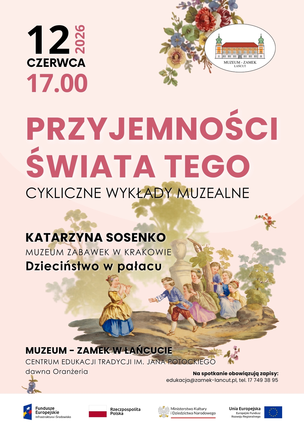 Plakat ma jasnoróżowe tło i promuje wykład pt. „Dzieciństwo w pałacu”, który odbędzie się 12 czerwca 2026 roku o godzinie 17:00 w dawnej Oranżerii Muzeum - Zamku w Łańcucie. Spotkanie poprowadzi Katarzyna Sosenko z Muzeum Zabawek w Krakowie, a całe wydarzenie wpisuje się w cykl „Przyjemności świata tego”.  W centralnej części znajduje się retro ilustracja przedstawiająca grupę dzieci bawiących się w ciuciubabkę w pałacowym ogrodzie. Na górze plakatu umieszczono owalne logo Zamku w Łańcucie oraz motyw malarskich róż. Na dole po prawej stronie znajdziesz info o zapisach (mail i telefon), a całą kompozycję zamyka pasek z logotypami ministerstwa i funduszy unijnych.