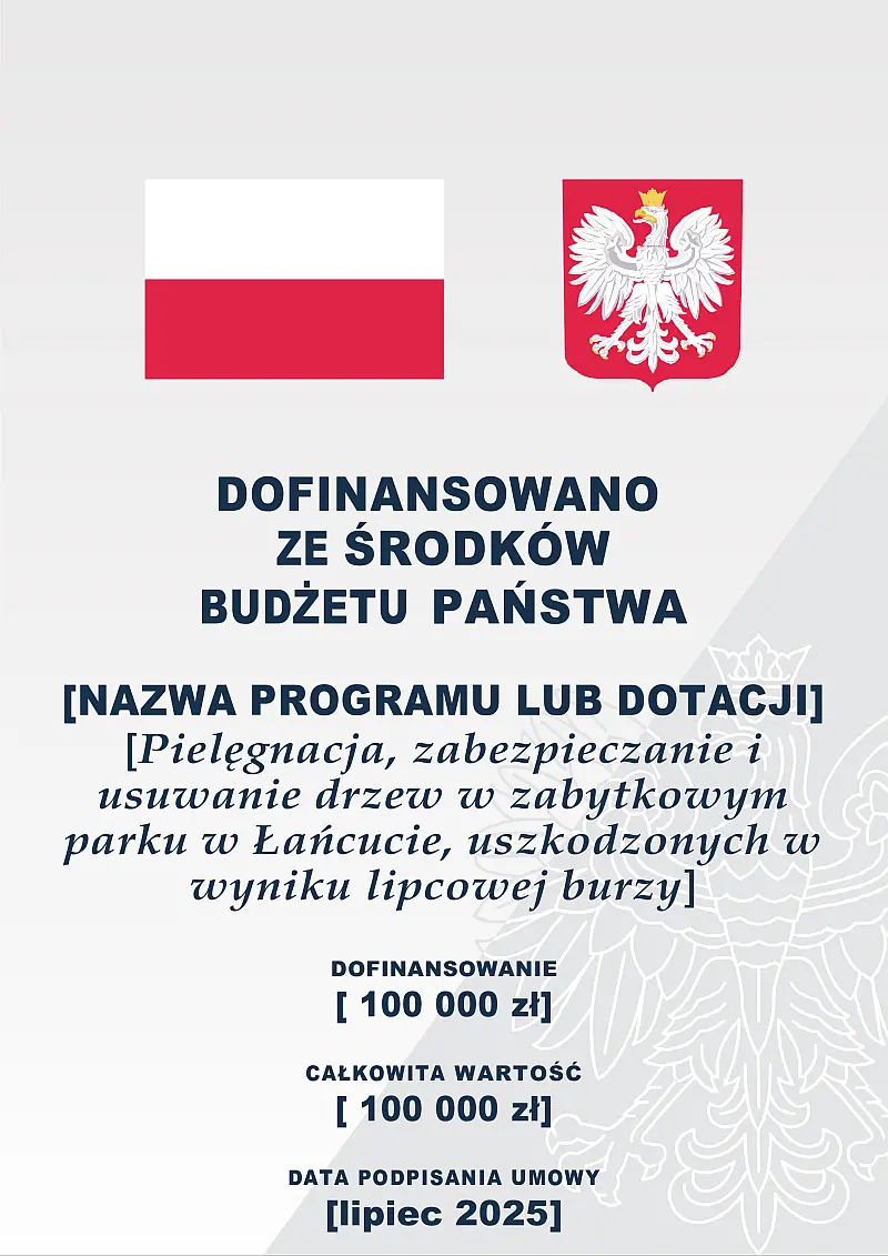 Tablica informująca o dofinansowaniu na pielęgnację drzew w parku
