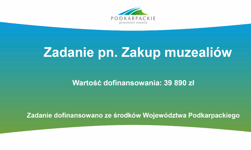 Tablica informująca o dofinansowaniu na zakup muzealiów