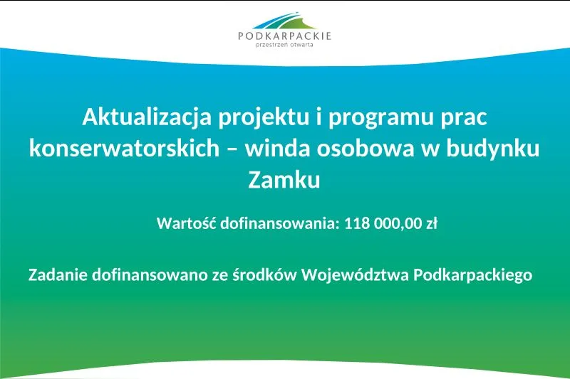 Tablica informująca o dofinansowaniu na aktualizację projektu i programu prac konserwatorskich – winda osobowa w budynku Zamku